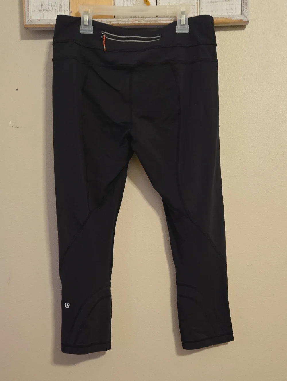 Womens Lululemon Black Cropped Athletic Leggings Sz 8